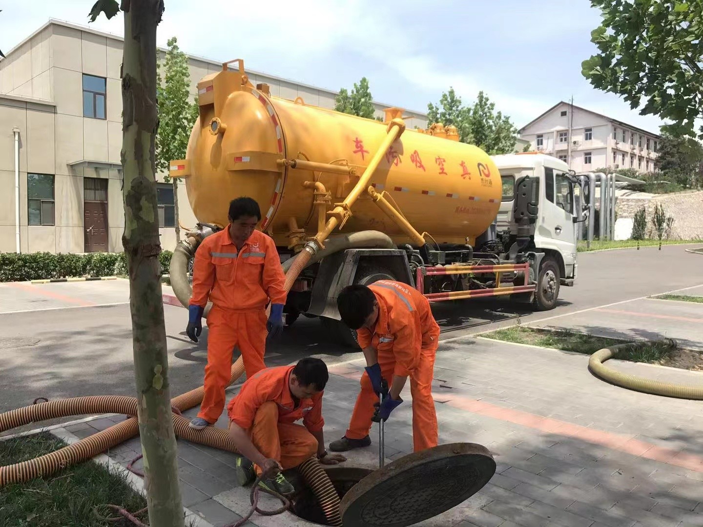 翠峦化粪池清理与5-8吨吸粪车施工效率分析
